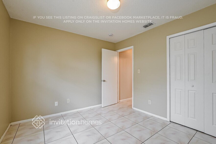 Building Photo - 2821 Saffron Dr