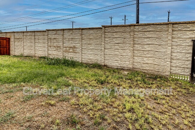Building Photo - 12119 Sugarberry Way