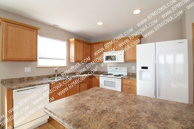 Building Photo - 3052 SW Arlan Ln