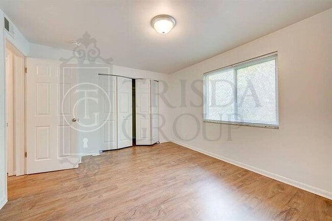 Building Photo - Avail Sept 1st: 2BR Apt in Crafton, 1 Off Street Parking, AC, W/D included, Quartz Countertops, D...