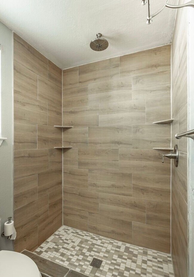 Building Photo - 815 Hamilton Ave