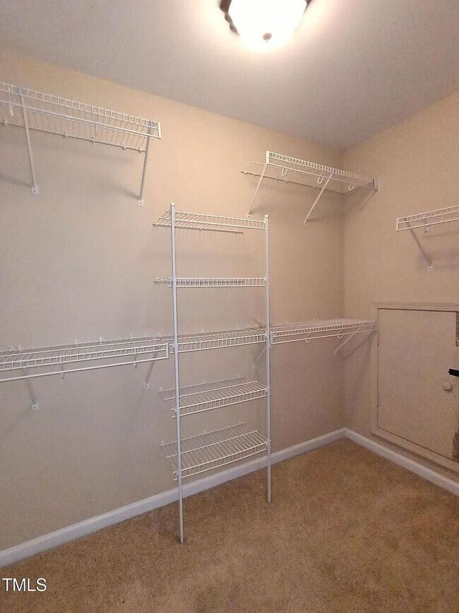 Building Photo - Sought After Riverwood Townhome!