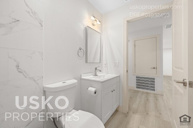 Building Photo - "Spacious 3-Bed Condo with 2 Baths in Citr...