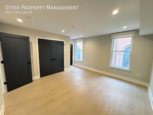Building Photo - 926 S Beulah St