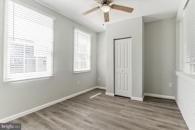 Building Photo - 1223 Simms Pl NE