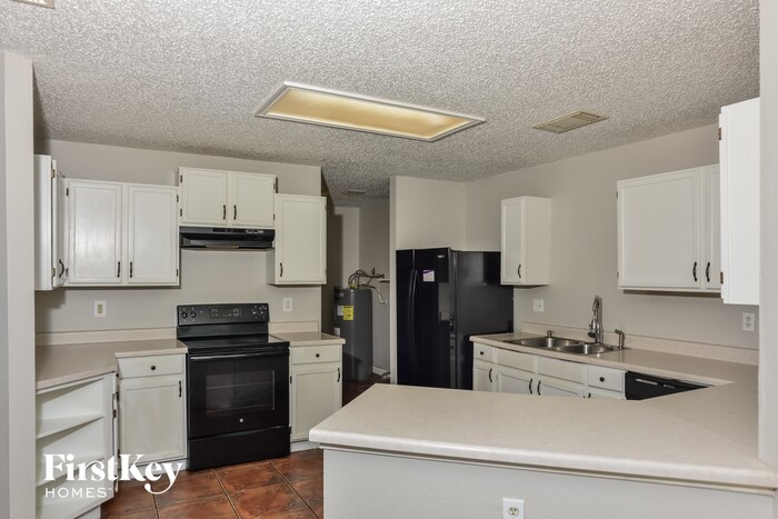 Building Photo - 13391 Greenstone
