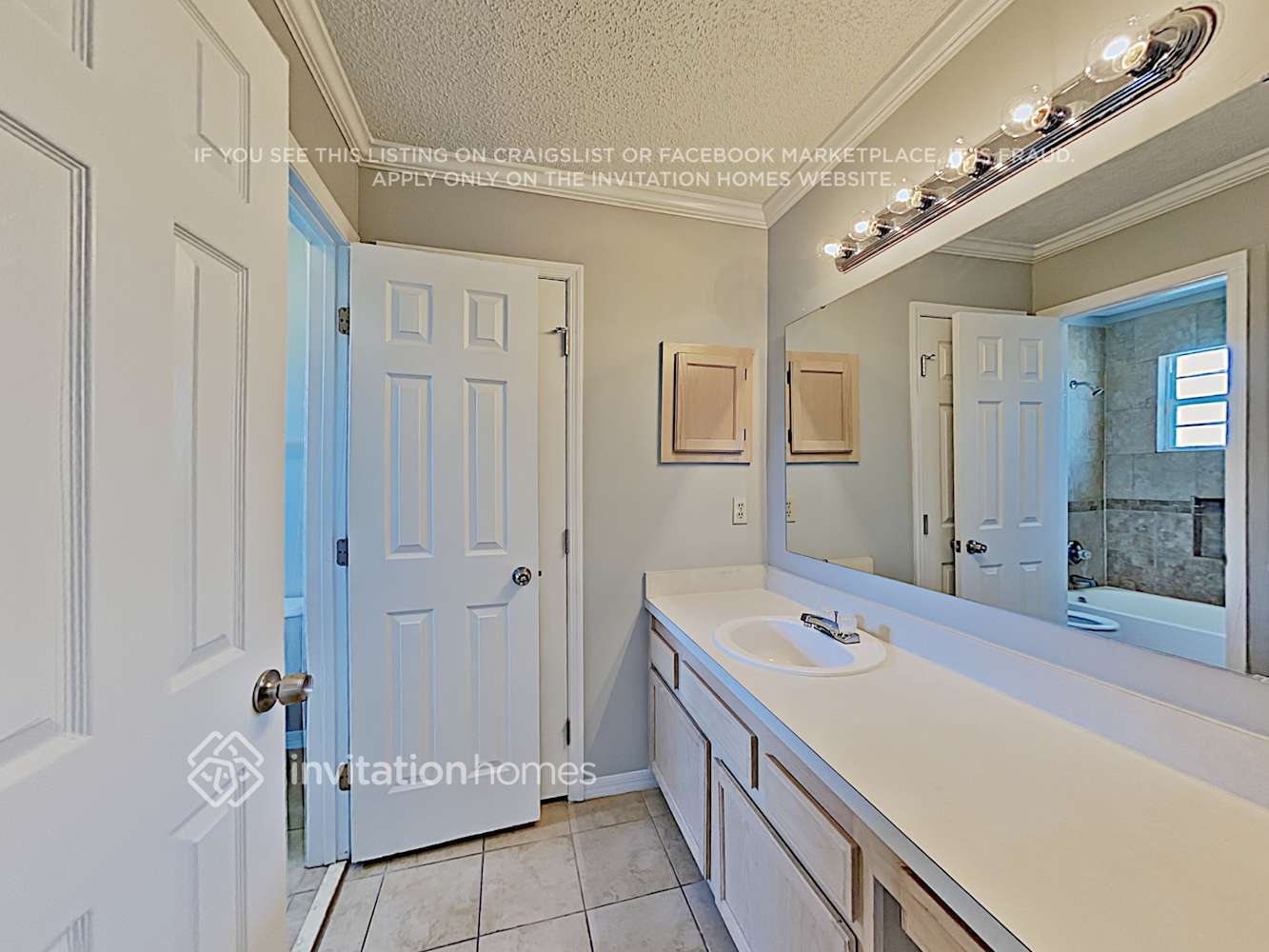 Building Photo - 2463 Twin Springs Dr N