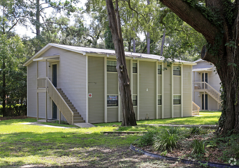 Primary Photo - Oakcrest Apartments
