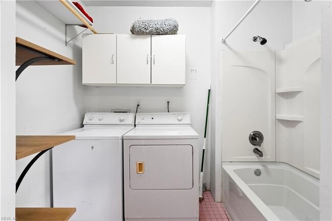 Building Photo - 227 James St