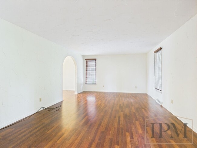 Building Photo - Fabulous 4 bedroom! York Suburban school d...