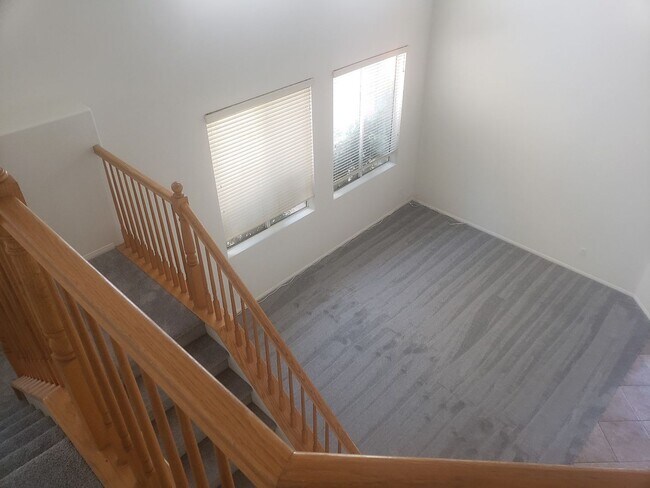 Building Photo - Large 4 BR + Office/Den in Gated Comunity - South Temecula