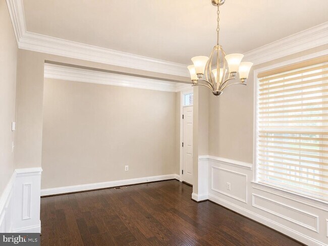 Building Photo - 3348 Burton Dr