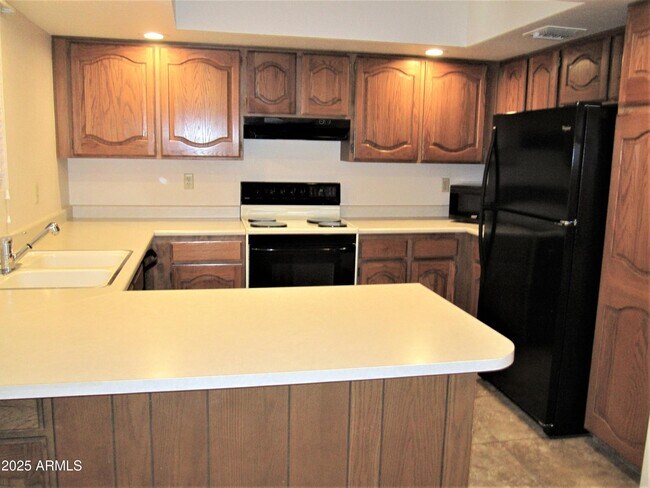 Building Photo - 4303 E Cactus Rd