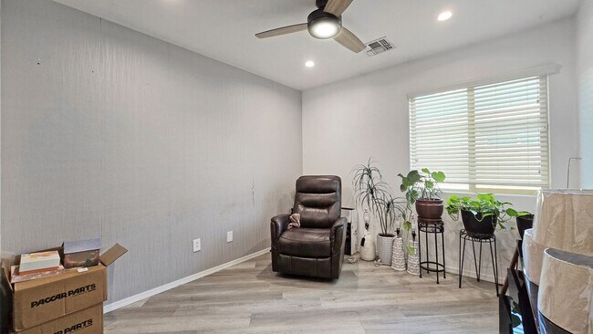 Building Photo - Beautifully updated home in Las Brisas Community of Goodyear!