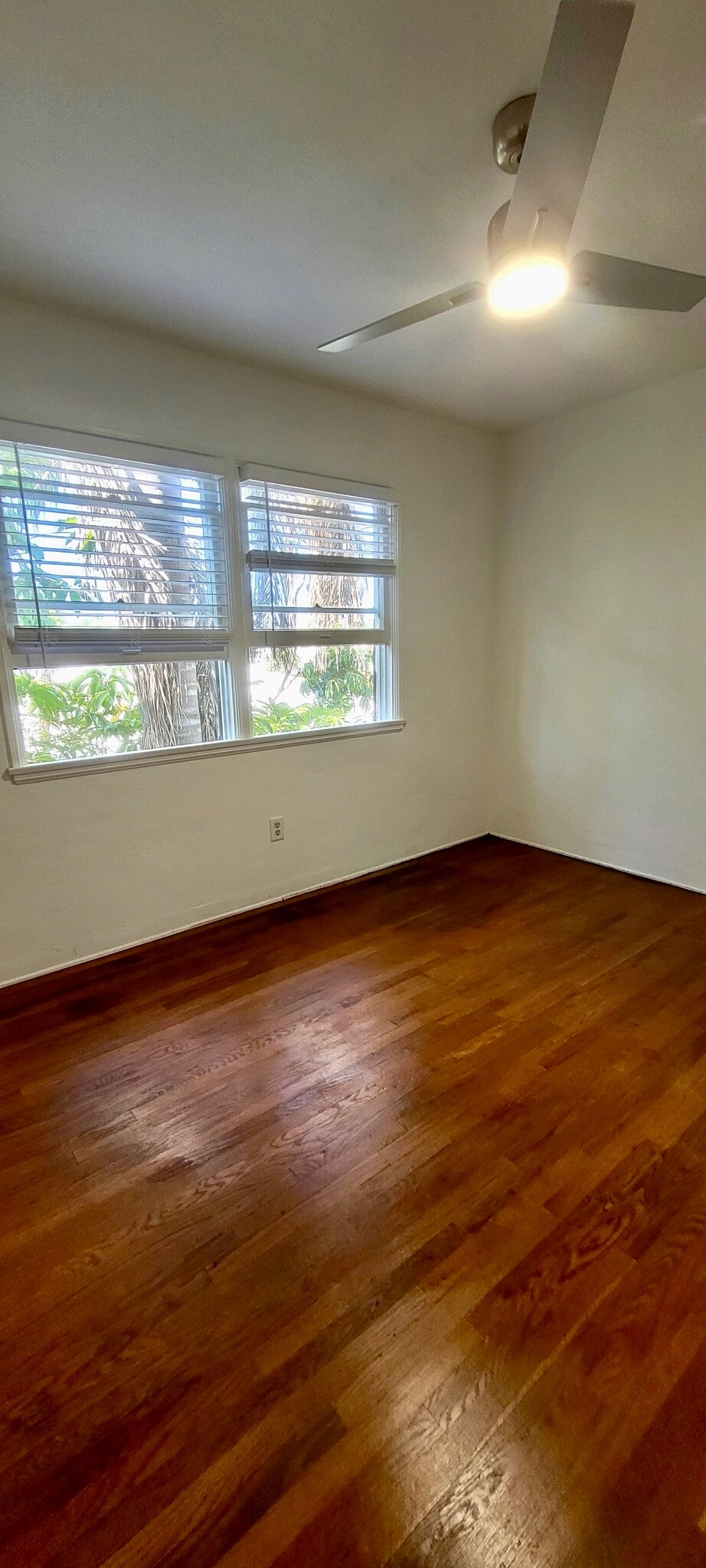 Building Photo - 4313 Mentone St