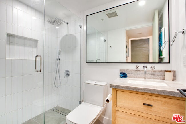 Building Photo - 10520 Wilshire Blvd