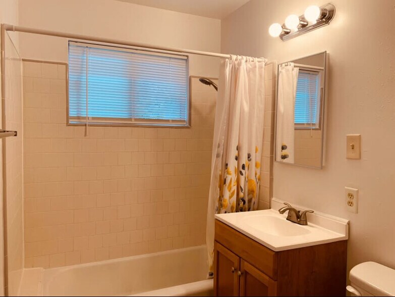 Bathroom freshly refurbished - 10 W Swain Rd