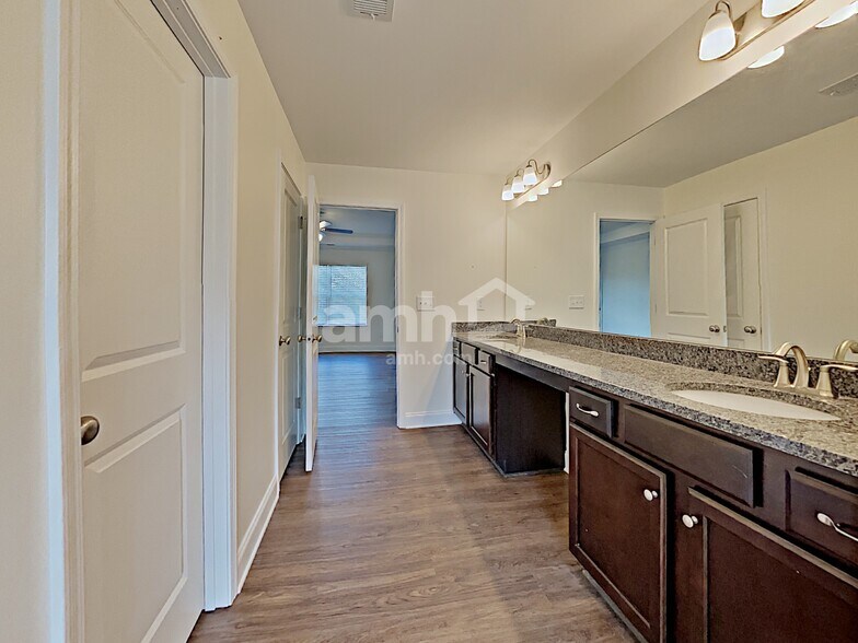 Building Photo - 1211 Bordeau Way