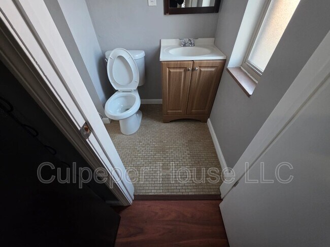 Building Photo - 2854 W Sylvania Ave