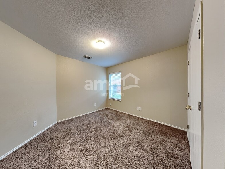 Building Photo - 6038 Mountain Mdw