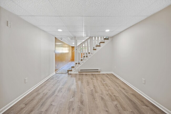 Building Photo - 159 E Johnson Ave