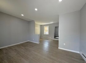 Building Photo - 12 Cedar Aly