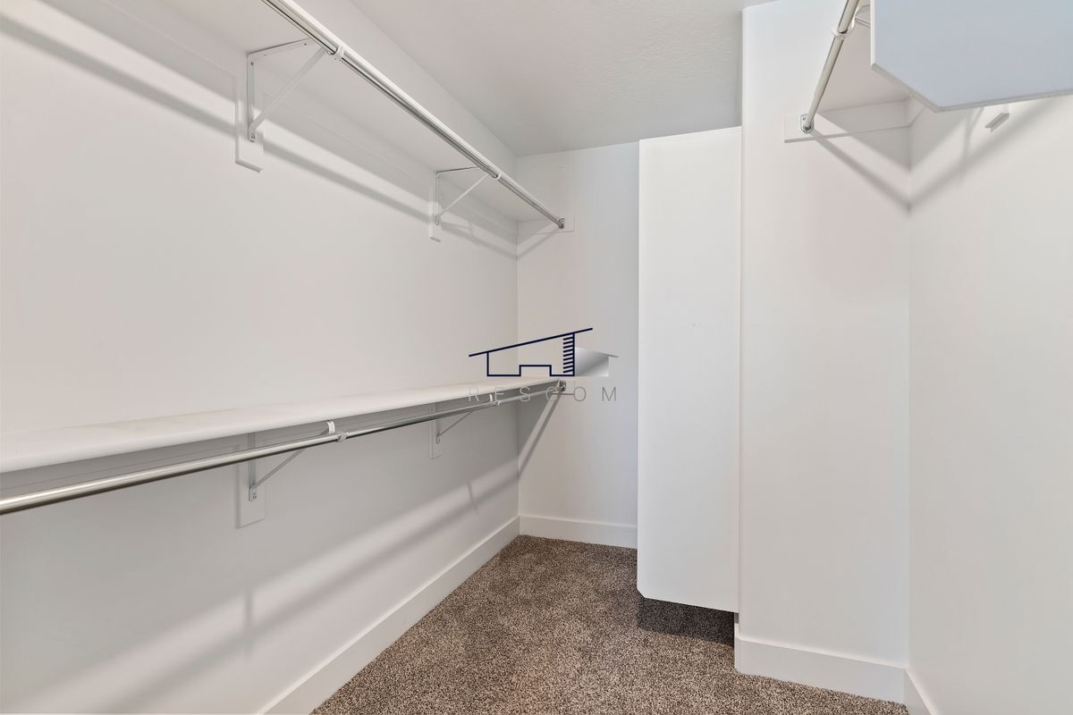 Building Photo - 6471 Aspen Ln