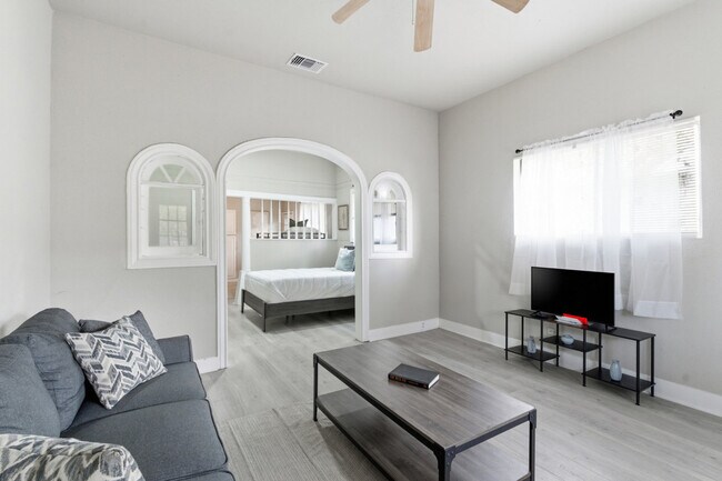 Building Photo - 314 West Cevallos-SI ID1363388P