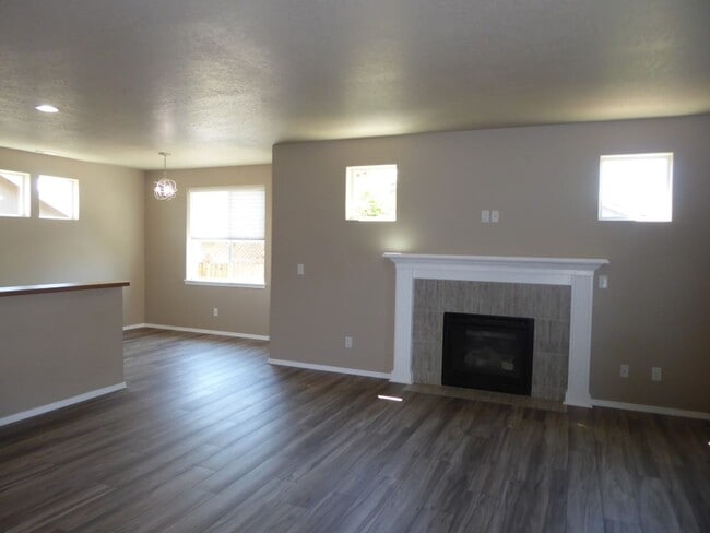 Building Photo - 2845 NE Aldrich Ave