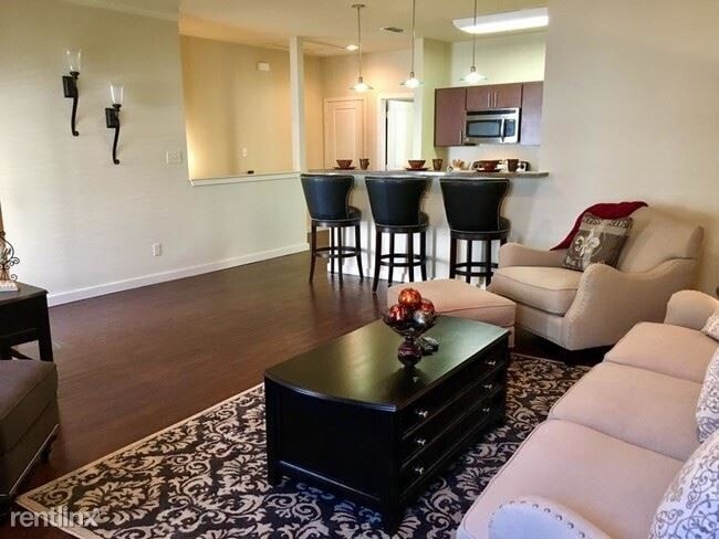 Building Photo - 2 br, 2 bath Townhome - 2012 Main St