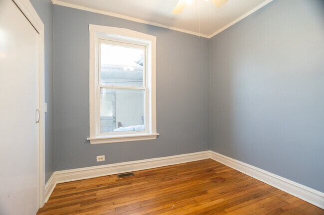 Building Photo - 3033 W Gunnison St