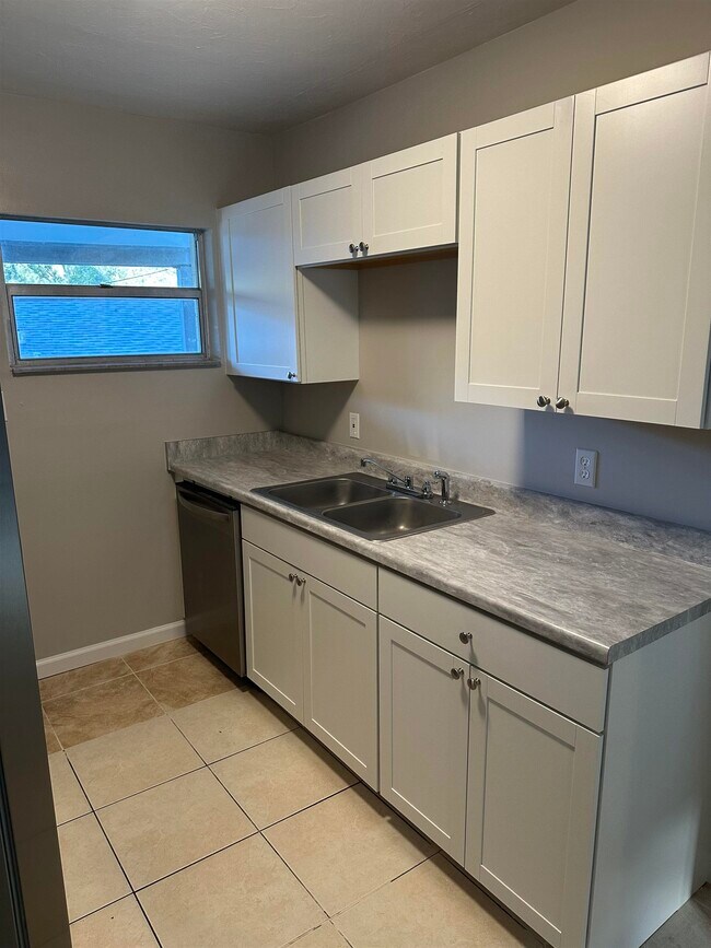 Building Photo - 1518 Arizona St