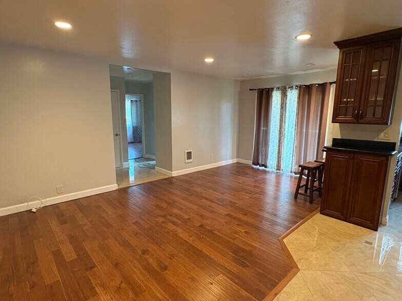 Building Photo - 617 Timberpine Ave