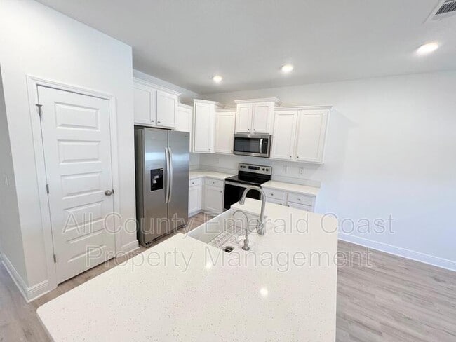 Building Photo - 10 Redbird Lp