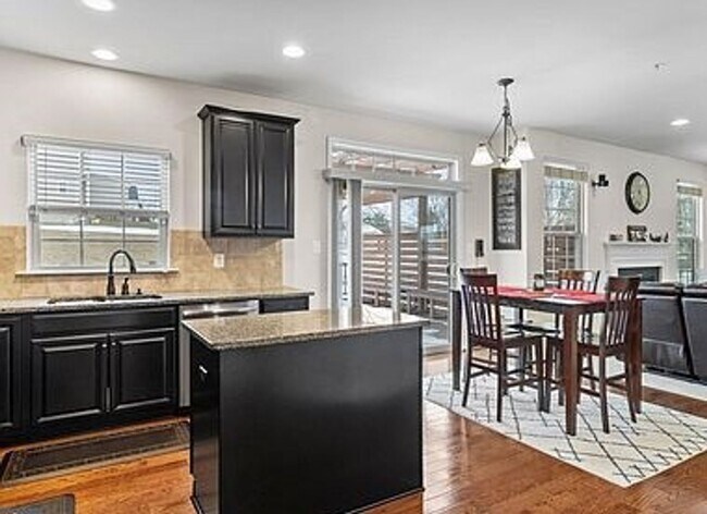 Building Photo - Gorgeous 4BR/2.5BA located in Warrington! Available NOW!