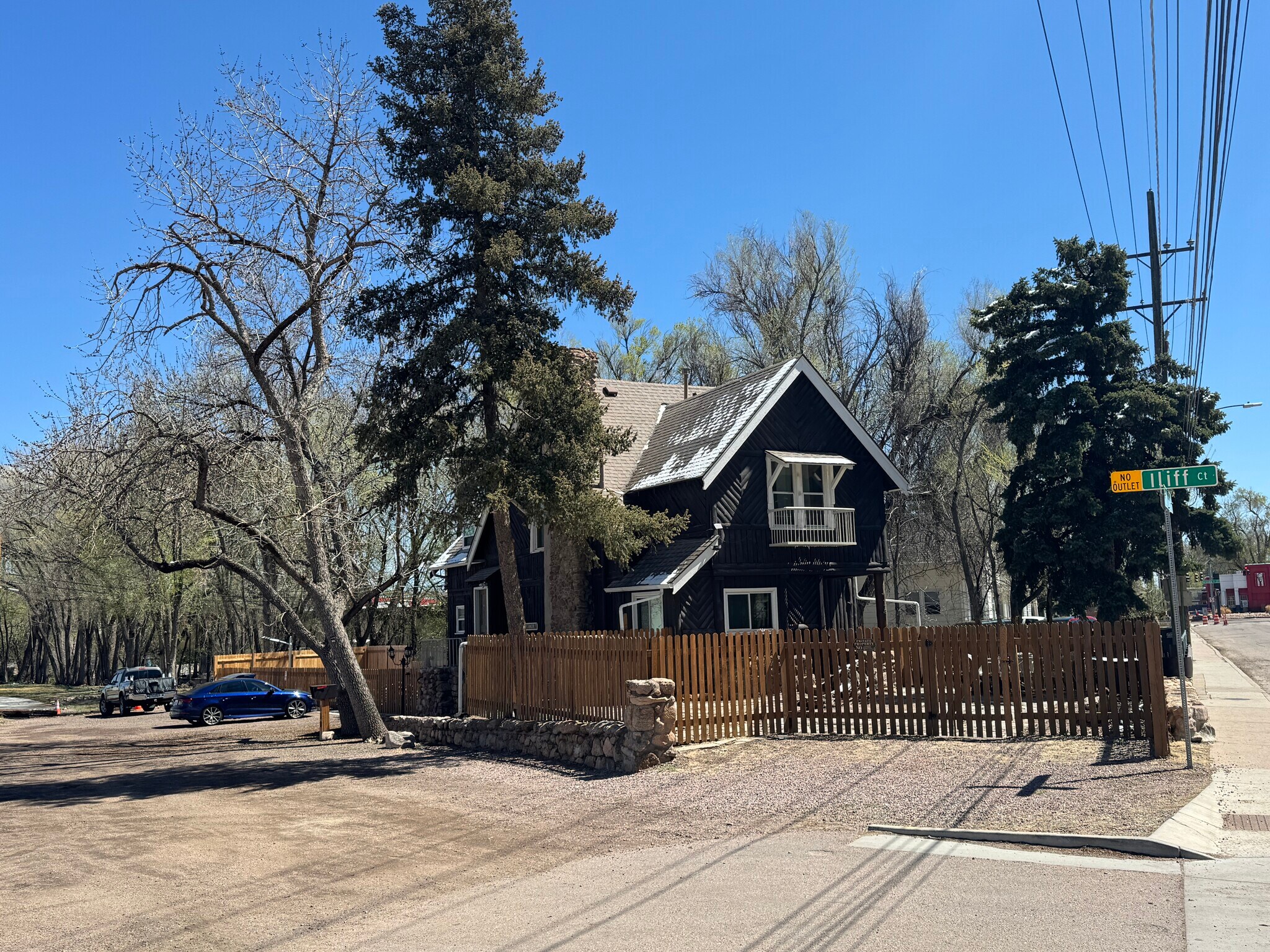 Building Photo - 118 E Brookside St