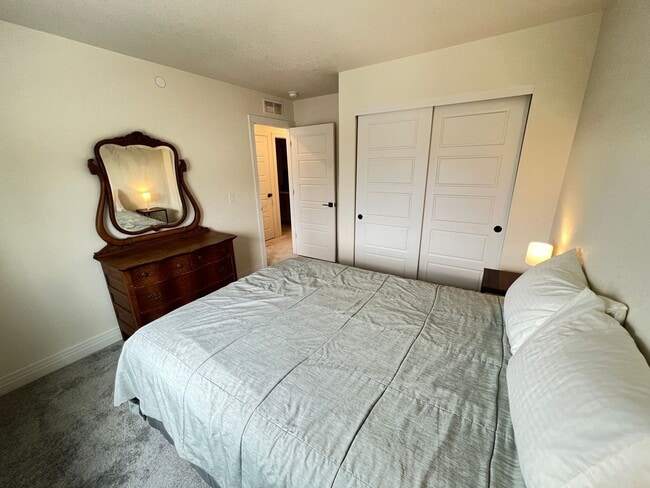Building Photo - Students Welcome! 2 Story townhome in Registry Ridge---furnished option available