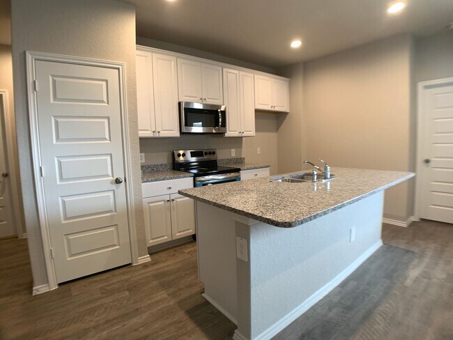 Building Photo - 3/2/2 in House Spring Valley / Luxury Vinyl Plank Through Out (NO Carpet) / Fenced in Yard / CISD...