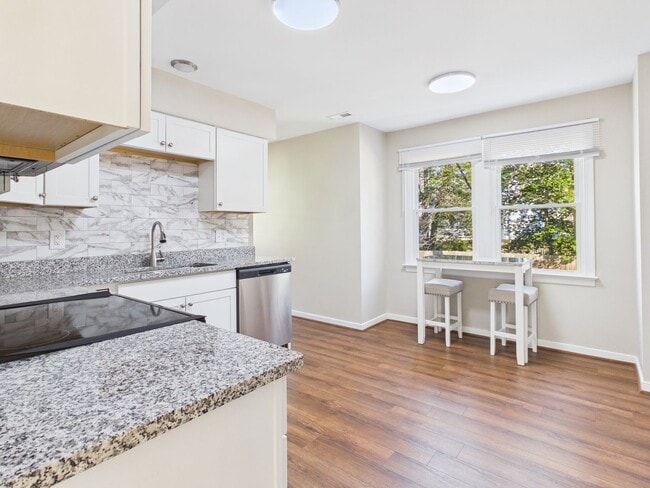 Building Photo - 12024 Lockett Ridge Ave