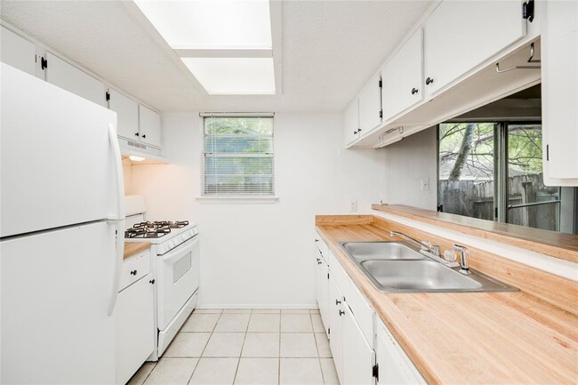 Building Photo - 5208 Bogey Ct