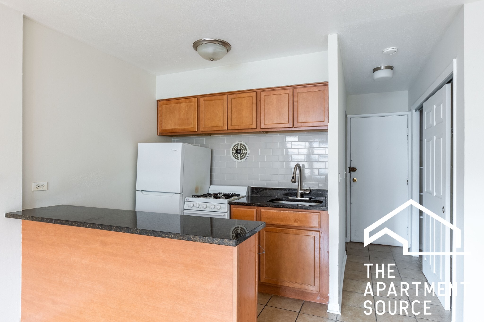 Building Photo - 5847 N Winthrop Ave