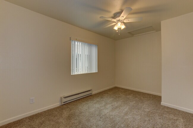 Building Photo - 114 N Willow St