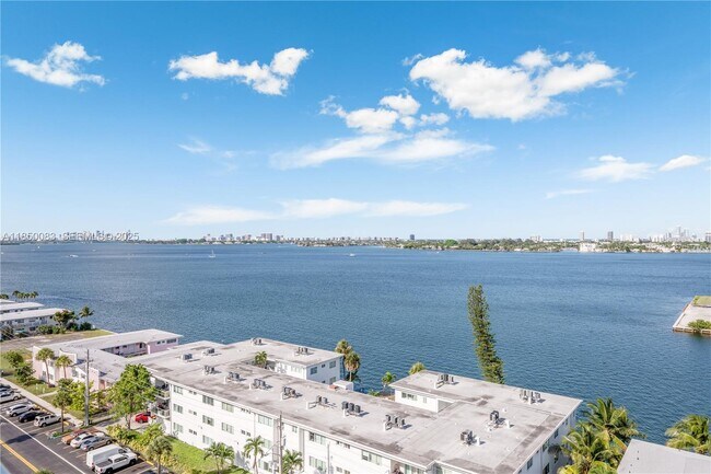 Building Photo - 7910 Harbor Island Dr