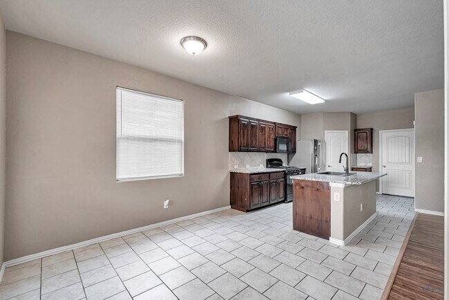 Building Photo - 5 Brooks Ranch Rd