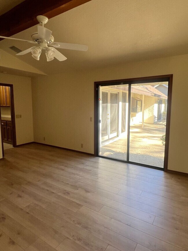 Building Photo - 3 BEDROOM/2 BATH EAST ROSEVILLE BEAUTY W/P...
