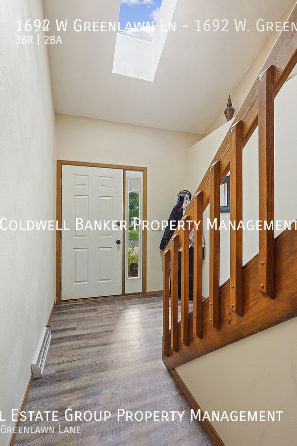 Building Photo - 1692 W Greenlawn Ln