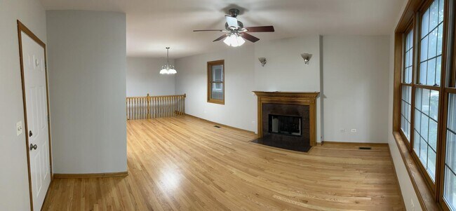 Building Photo - 925 W Lakeside Pl