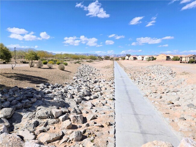 Building Photo - 9313 Night Mesa St