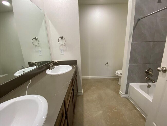 Building Photo - 2320 Duntov Dr