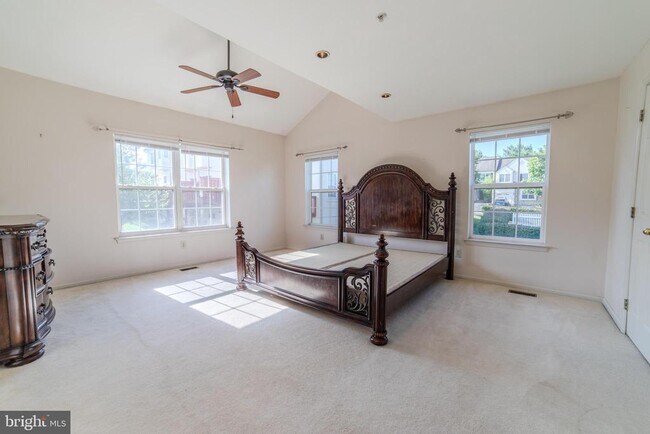 Building Photo - 651 Fawn Cir